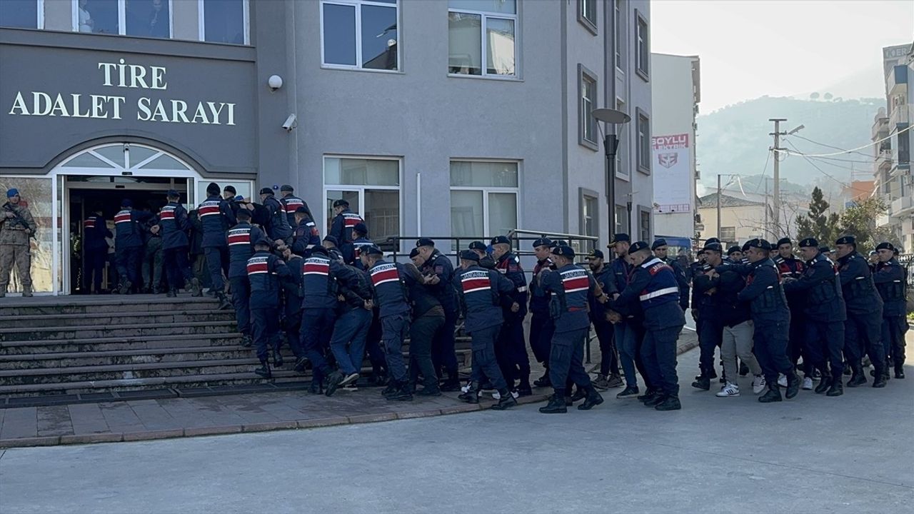 İzmir'de Suç Örgütü Operasyonunda 11 Şüpheli Tutuklandı