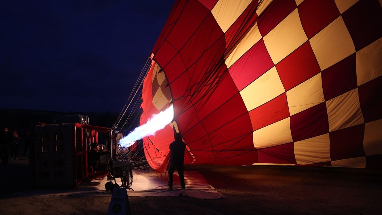 Kapadokya'da Her 6 Turistten 1'i Balonla Gökyüzünü Keşfediyor