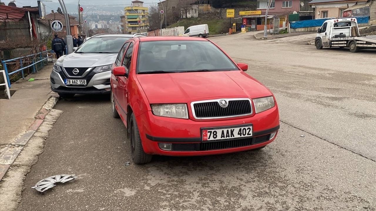 Karabük'te Otomobilin Çocuk Üzerine Çarpma Anı Kamerada