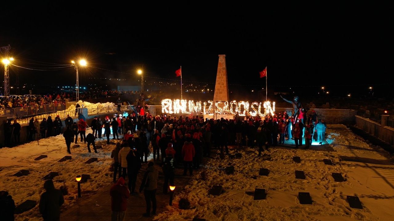 Kars'ta Sarıkamış Şehitleri Anısına Meşaleli Yürüyüş