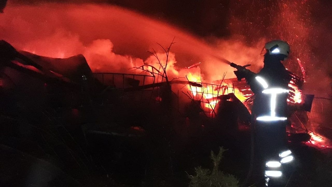 Kastamonu'da Yangın: Ev Kullanılamaz Hale Geldi, Sahibi Yaralandı