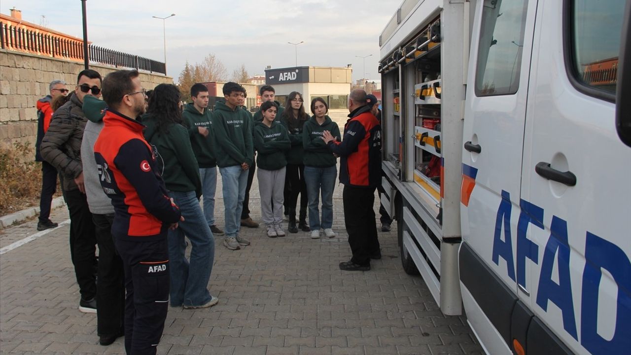 Kayseri'de Lise Öğrencilerine Afet Farkındalık Eğitimi