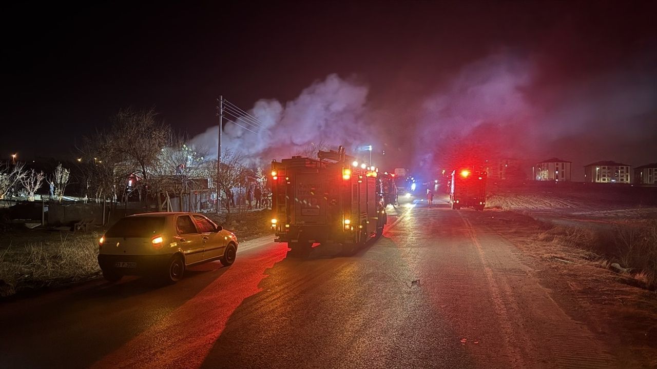 Kayseri'de Müstakil Evde Yangın: İtfaiye Müdahale Etti