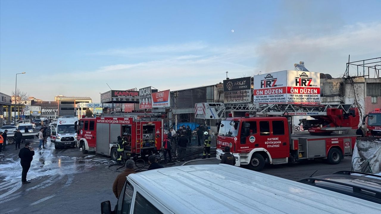 Kayseri'de Oto Tamirhanesinde Yangın Kontrol Altına Alındı