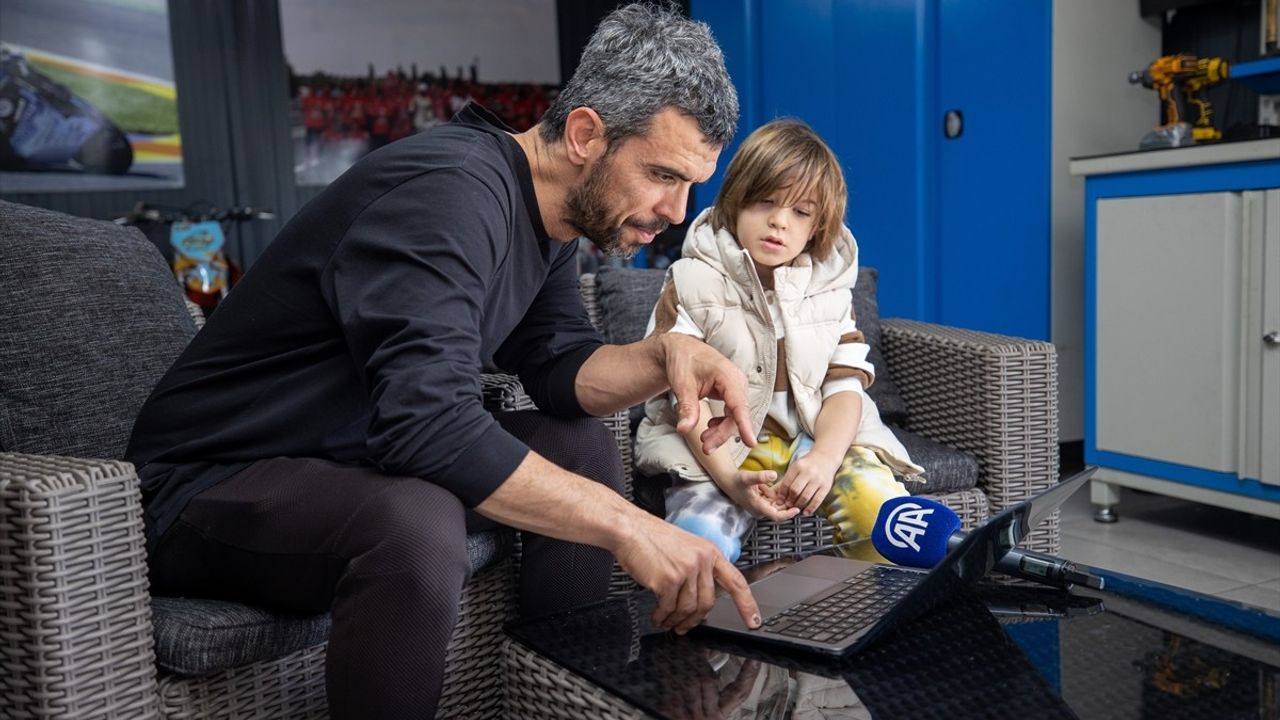 Kenan Sofuoğlu, Anadolu Ajansı'nın Yılın Kareleri Oylamasına Katıldı