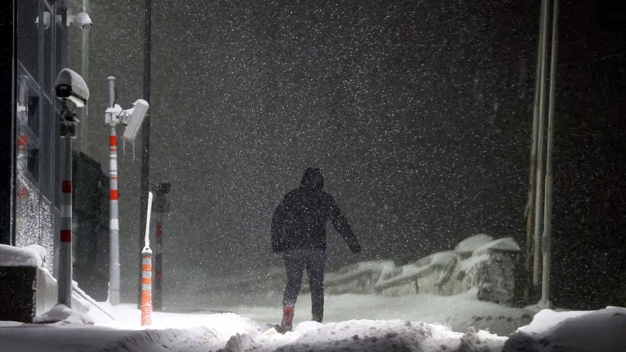 Kırklareli'nde Kar Yağışı Ulaşımı Zorluyor