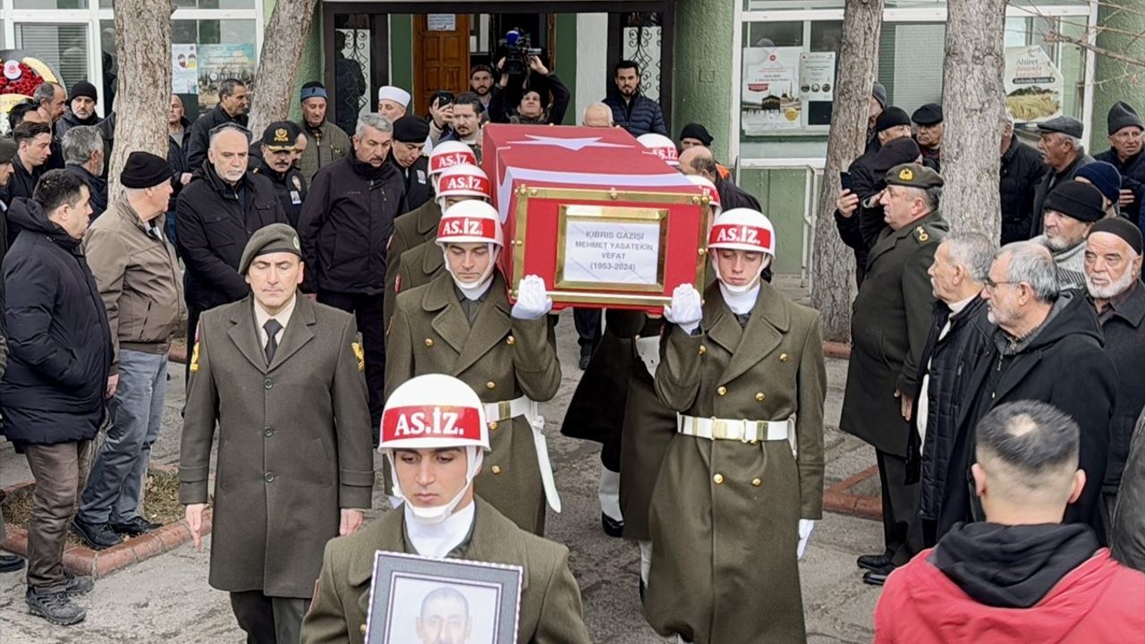 Kırşehir'de Kıbrıs Gazisi Mehmet Yasatekin Son Yolculuğuna Uğurlandı