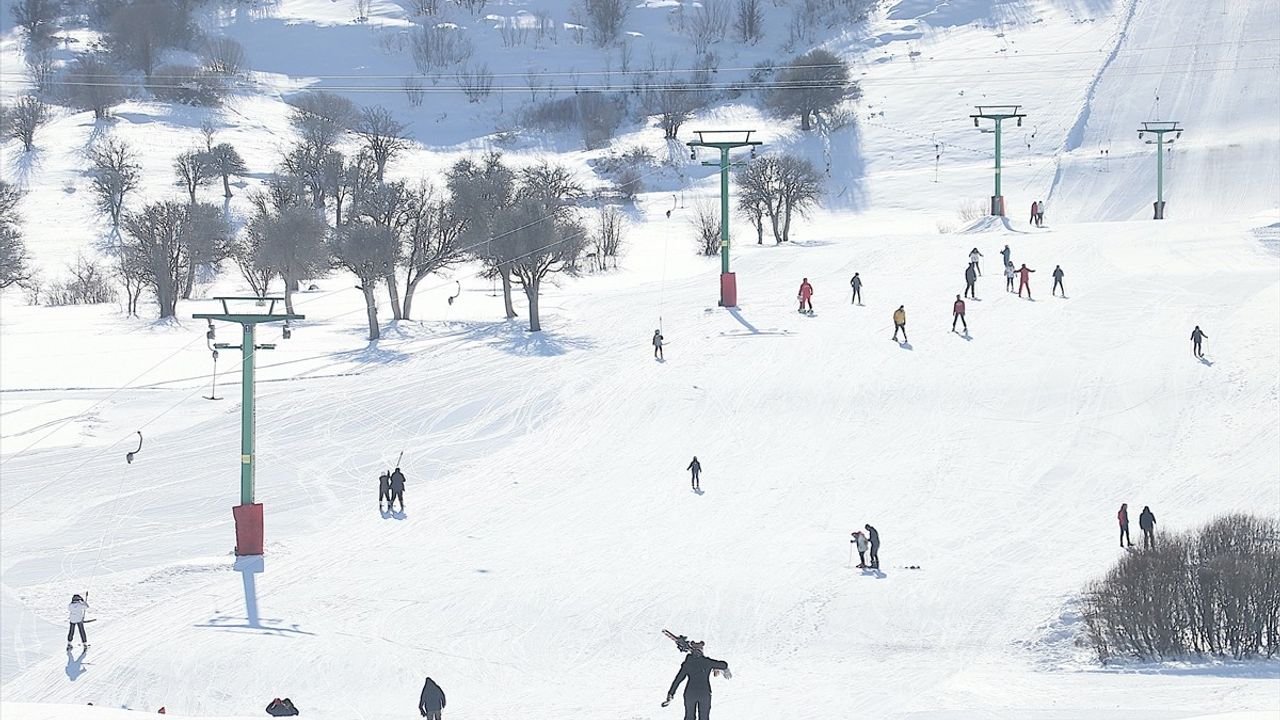 Kop Dağı Kış Sporları Merkezi Haftasonu Yoğunluğuyla Dikkat Çekti