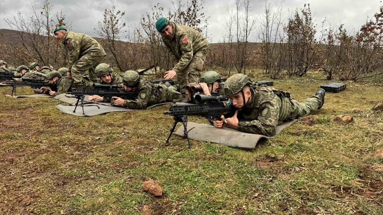 Kosovalı Askerlere Türk Mehmetçik'ten Keskin Nişancı Eğitimi