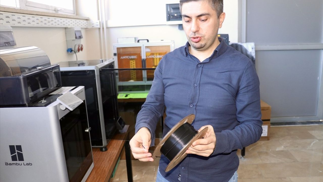 KTÜ'lü Akademisyenler Yelkovan Kuşlarından İlham Alarak İHA Kanadı Geliştirdi