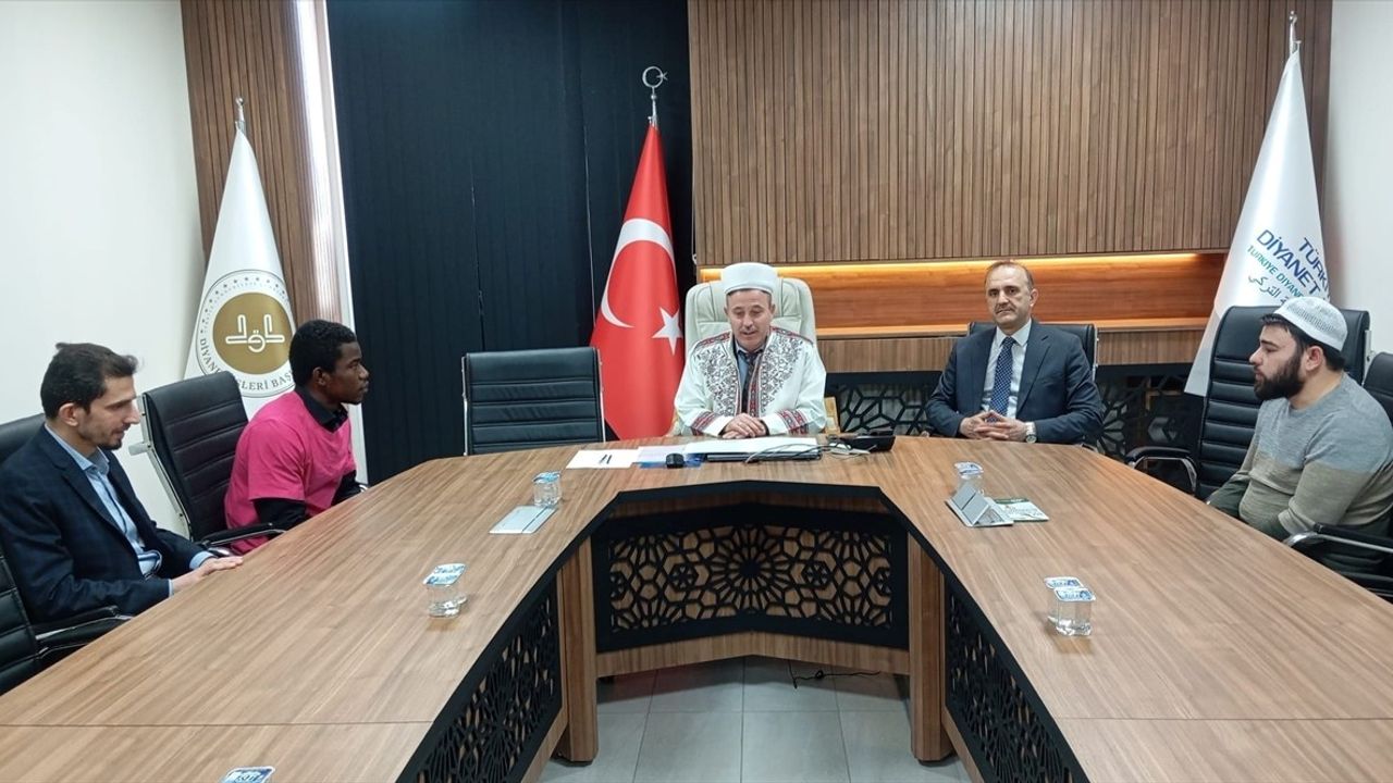 Kütahya'da Benin Uyruklu Öğrenci Müslüman Oldu