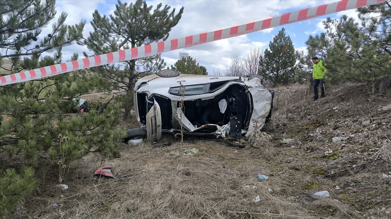 Kütahya'da Trafik Kazası: 1 Ölü, 1 Yaralı