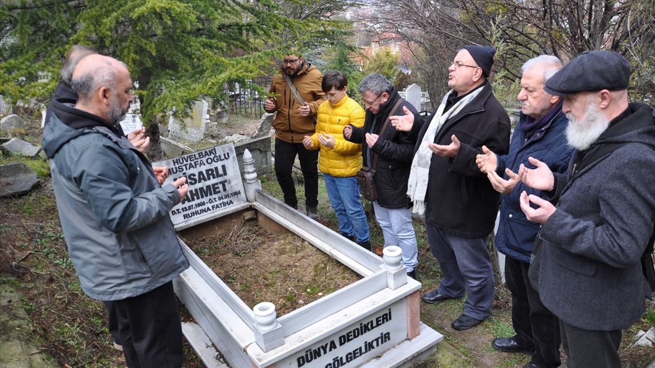 Kütahya Türkülerinin Babası Hisarlı Ahmet, Mezarı Başında Anıldı