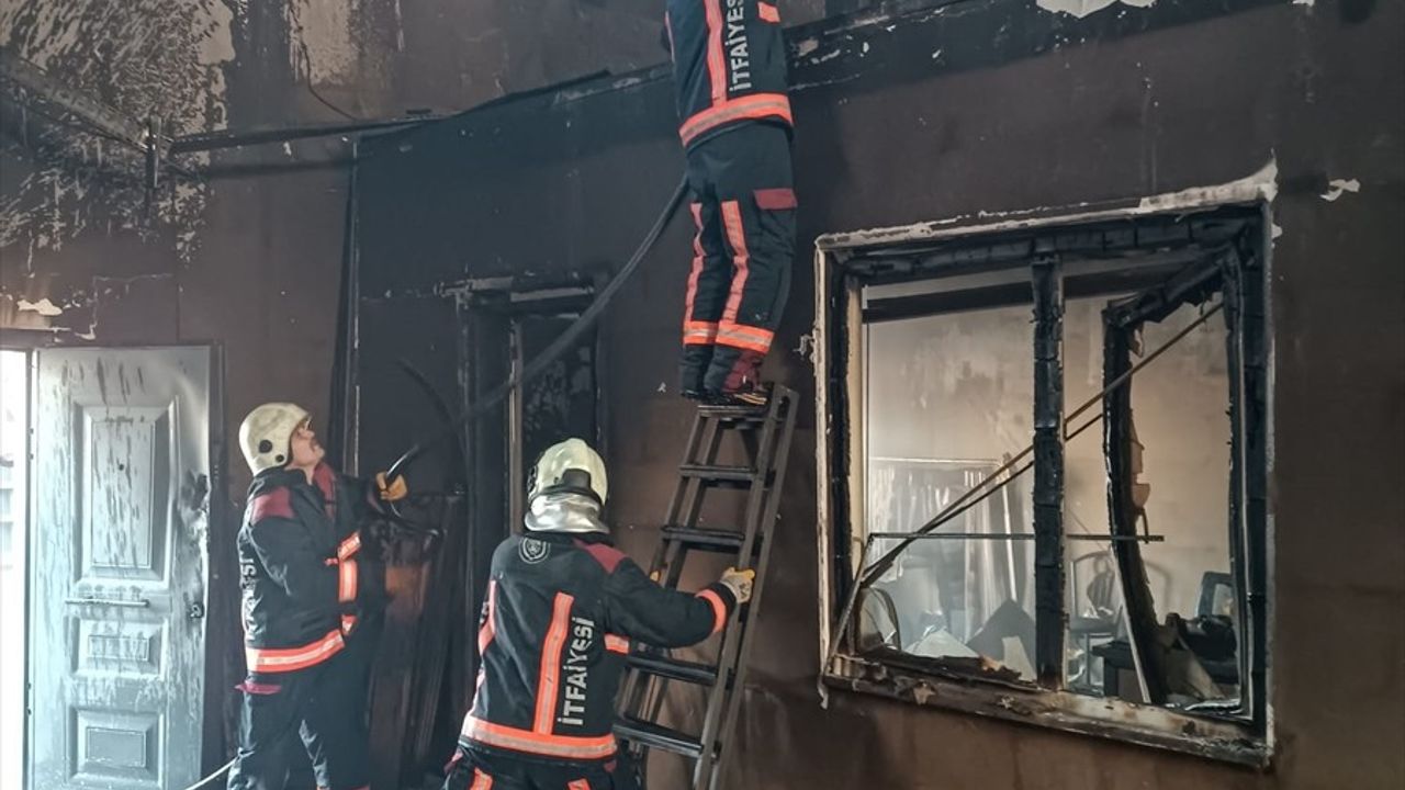 Malatya'daki Perde Fabrikasında Yangın Söndürüldü