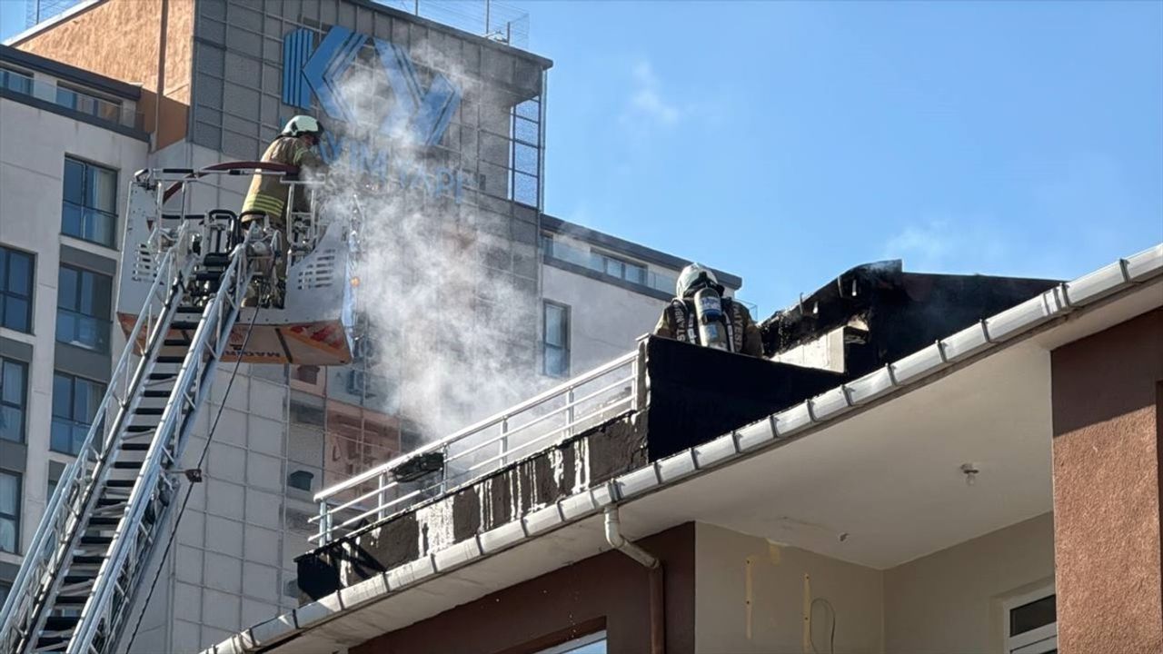 Maltepe'de Çatı Katı Yangınında Yaralanan Kadın Hayatını Kaybetti