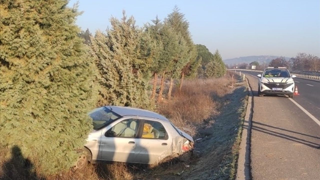 Manisa'da Otomobil Devrildi: Baba Hayatını Kaybetti, Oğlu Yaralandı