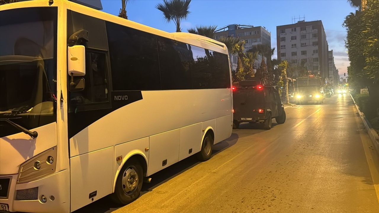 Mersin'de Akdeniz Belediye Başkanı ve 5 Meclis Üyesi Gözaltında