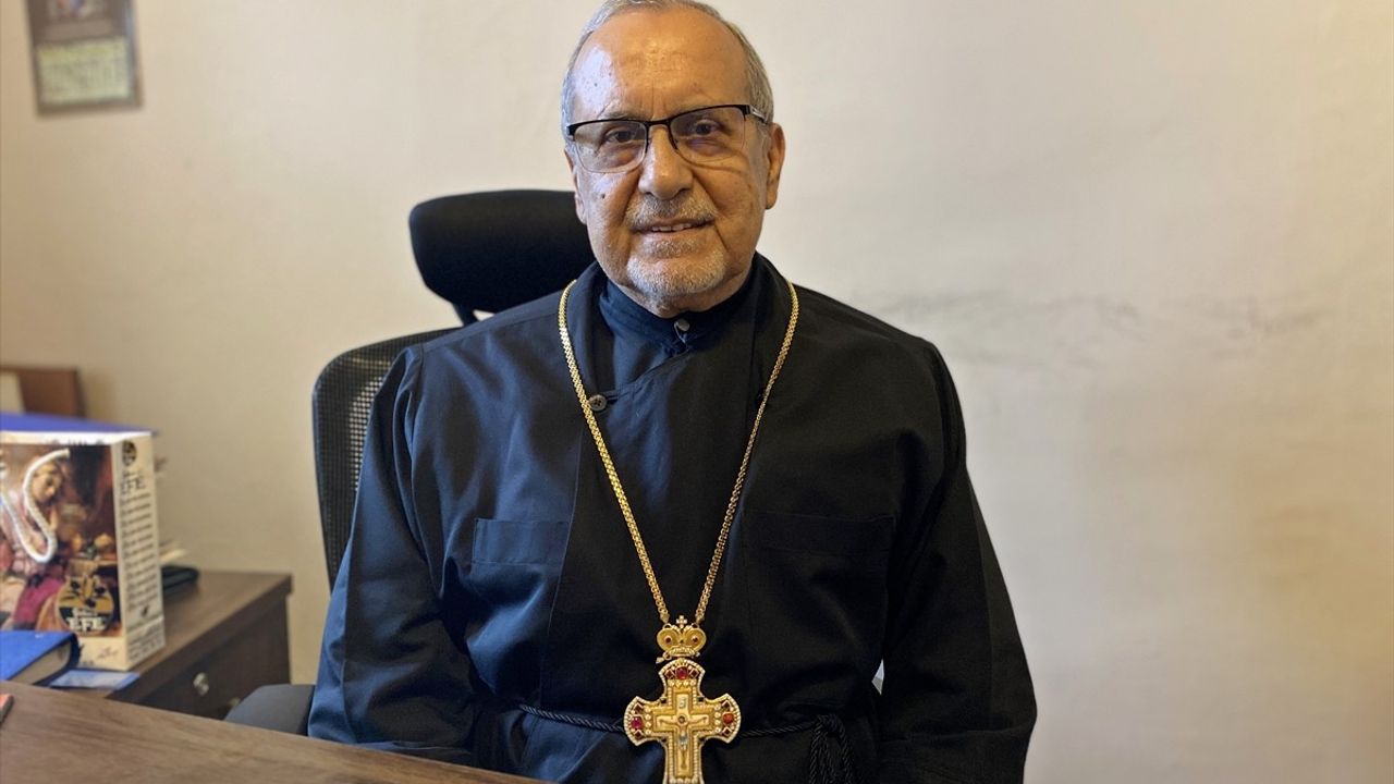 Mersin Rum Ortodoks Kilisesi Pederi Coşkun Teymur, AA'nın Yılın Kareleri'ni Oyladı