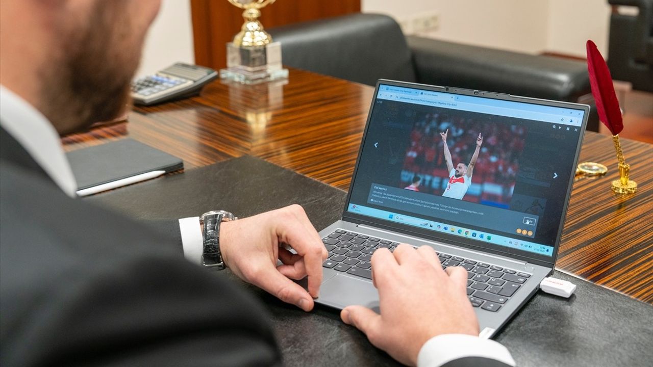 Mesut Çebi Anadolu Ajansı'nın 'Yılın Kareleri' Oylamasında