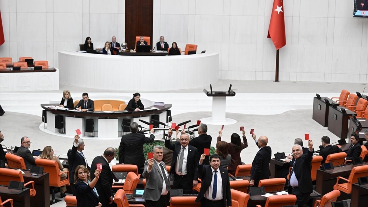 MHP ve İYİ Parti'den Ek Zam ve Kadın Çalışanlara Yönelik Talepler