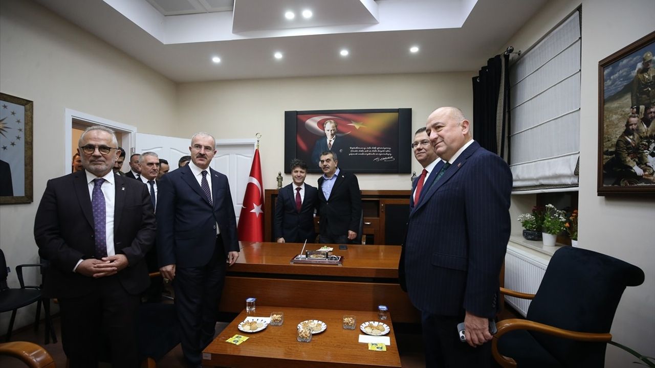 Milli Eğitim Bakanı Tekin, Gelibolu Belediyesini Ziyaret Etti