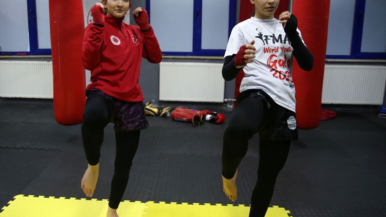 Muay Thai'de Altın Kızlar İslami Dayanışma Oyunları'na Hazırlanıyor