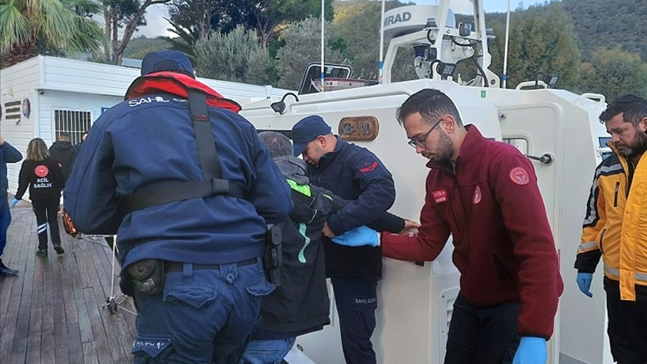 Muğla Açıklarında Tıbbi Tahliye: 2 Kişi Hastaneye Kaldırıldı