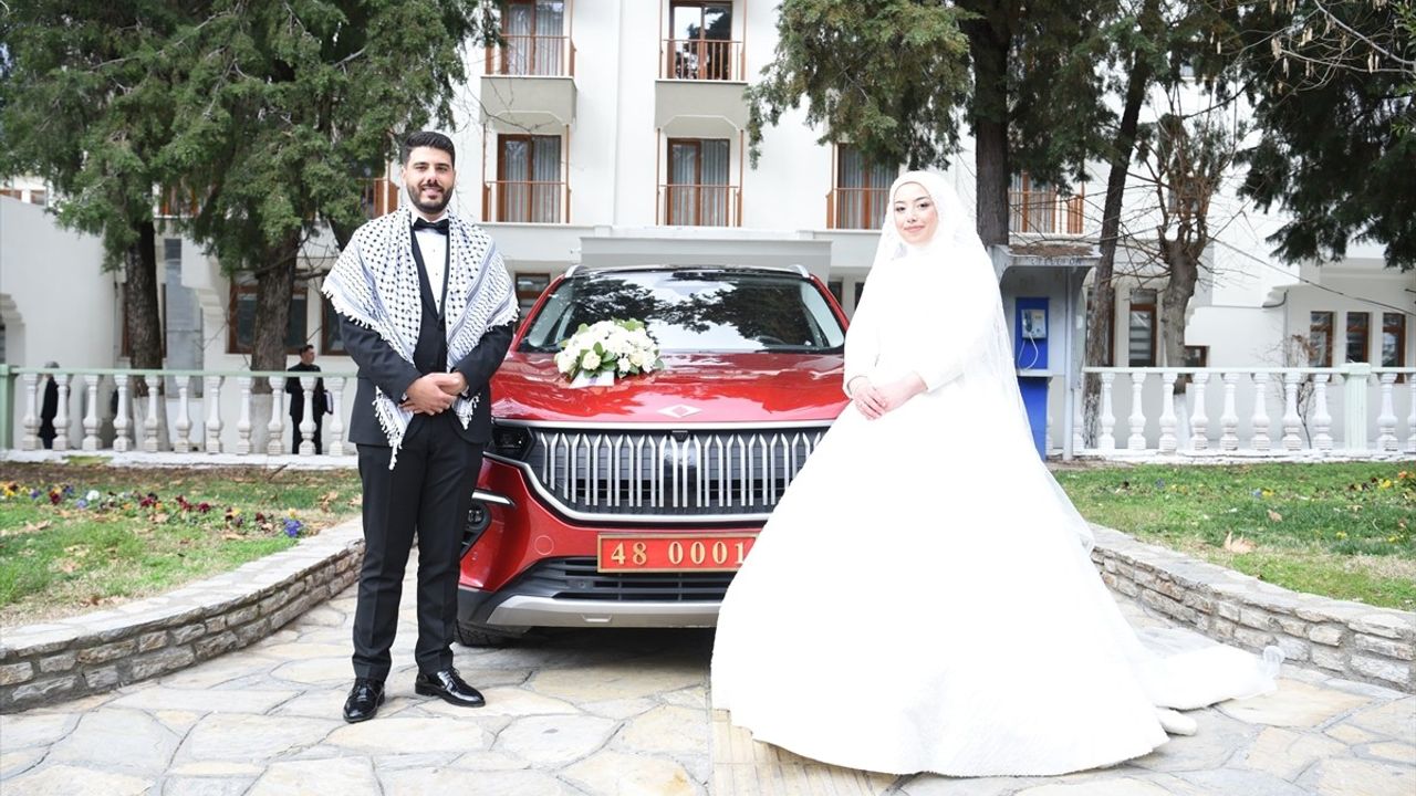 Muğla Valisi Akbıyık, TOGG'u Gelin Arabası Olarak Tahsis Etti