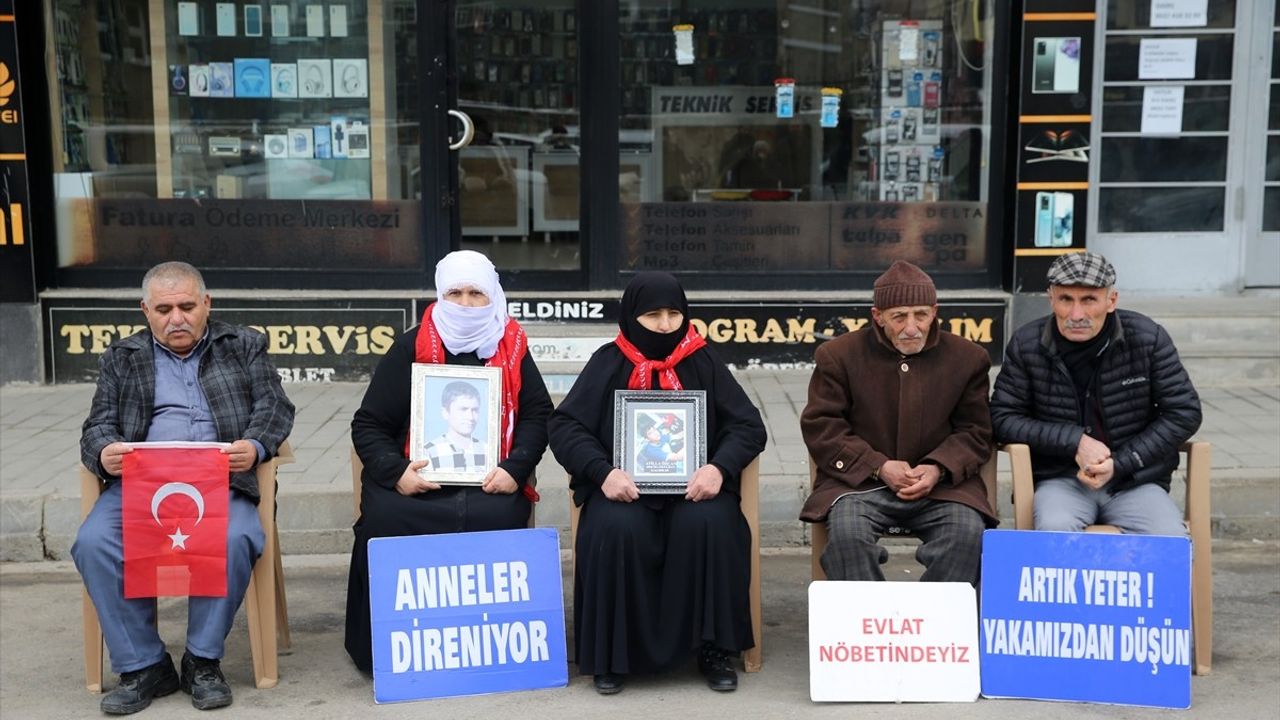 Muş'ta Aileler, Evlat Nöbeti Eylemlerine Devam Ediyor