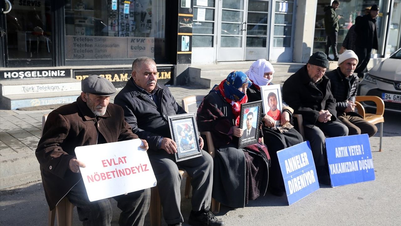 Muş'ta Aileler Evlat Nöbetini Sürdürüyor