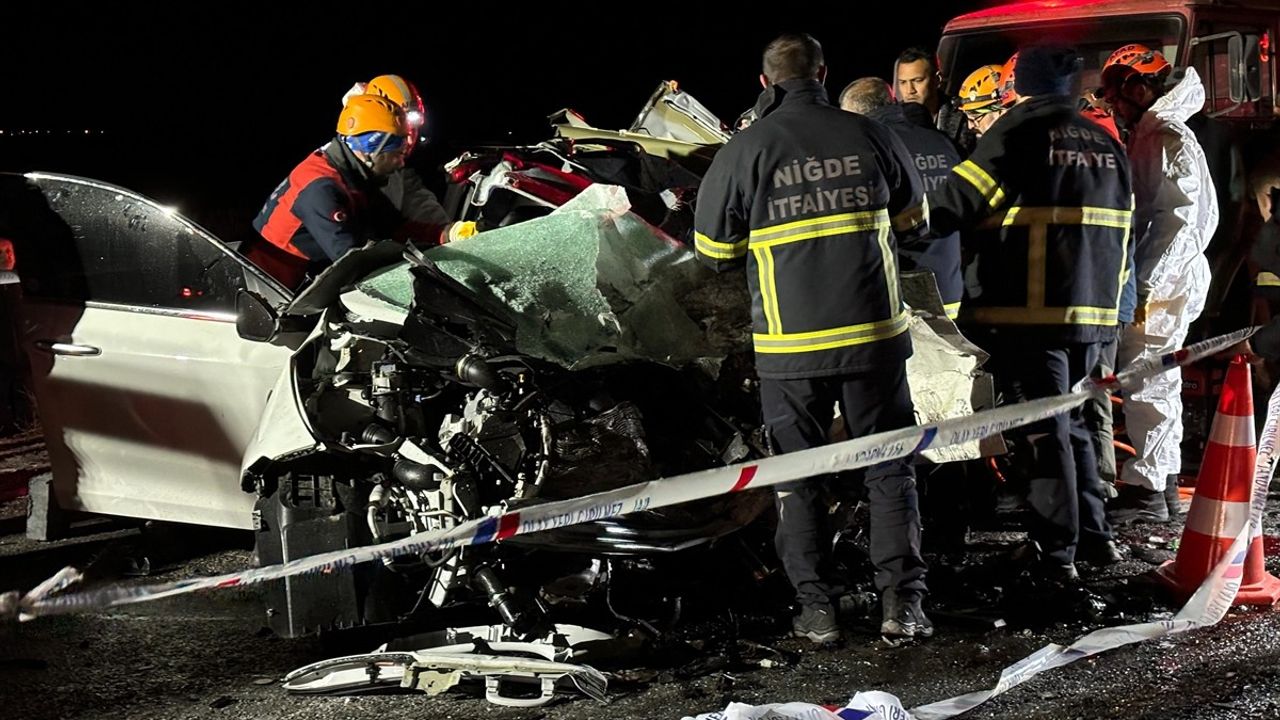 Niğde'de Trafik Kazası: 2 Ölü, 1 Yaralı