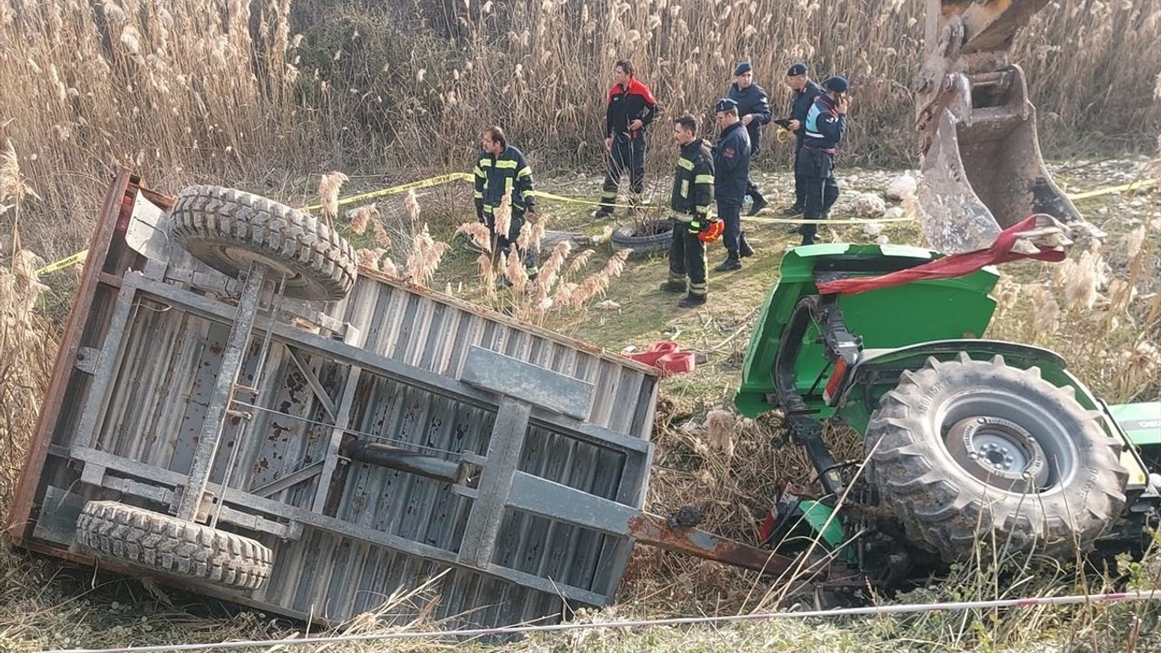 Pamukkale'de Traktör Devrildi: Sürücü Hayatını Kaybetti