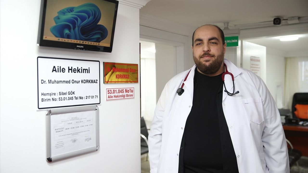 Rize'de Doktor Korkmaz, Babasının Adını Taşıyan Merkezde Hekimlik Yapıyor