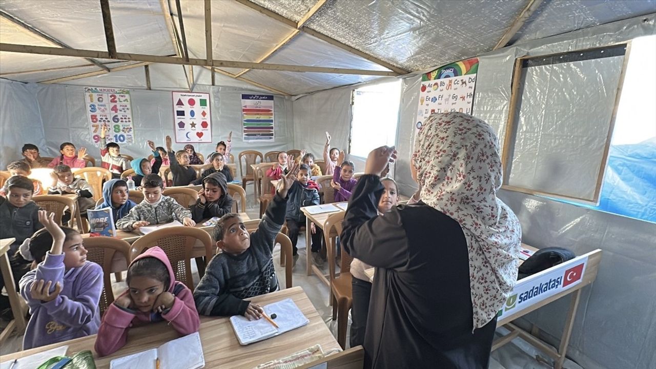 Sadakataşı Derneği'nden Gazze'ye İkinci Diriliş Çadır Okulu