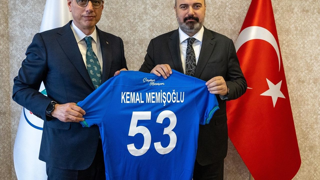 Sağlık Bakanı Kemal Memişoğlu Çaykur Rizespor Kulübü'nü Ziyaret Etti