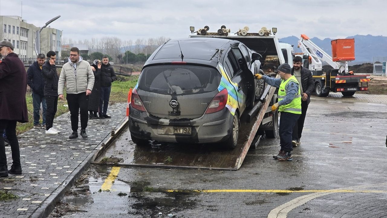 Samsun'da Sürücü Kursu Eğitim Aracı Su Kanalına Düştü: 2 Yaralı