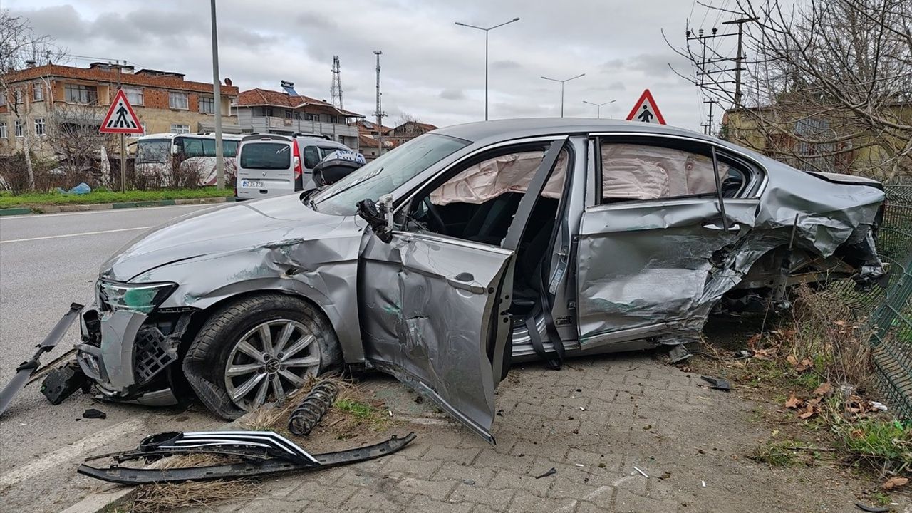 Samsun'da Trafik Kazası: 3 Yaralı, 1 Çocuk