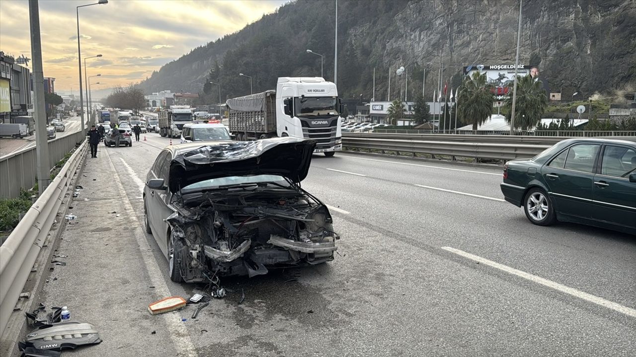 Samsun'da Zincirleme Trafik Kazası: 3 Yaralı