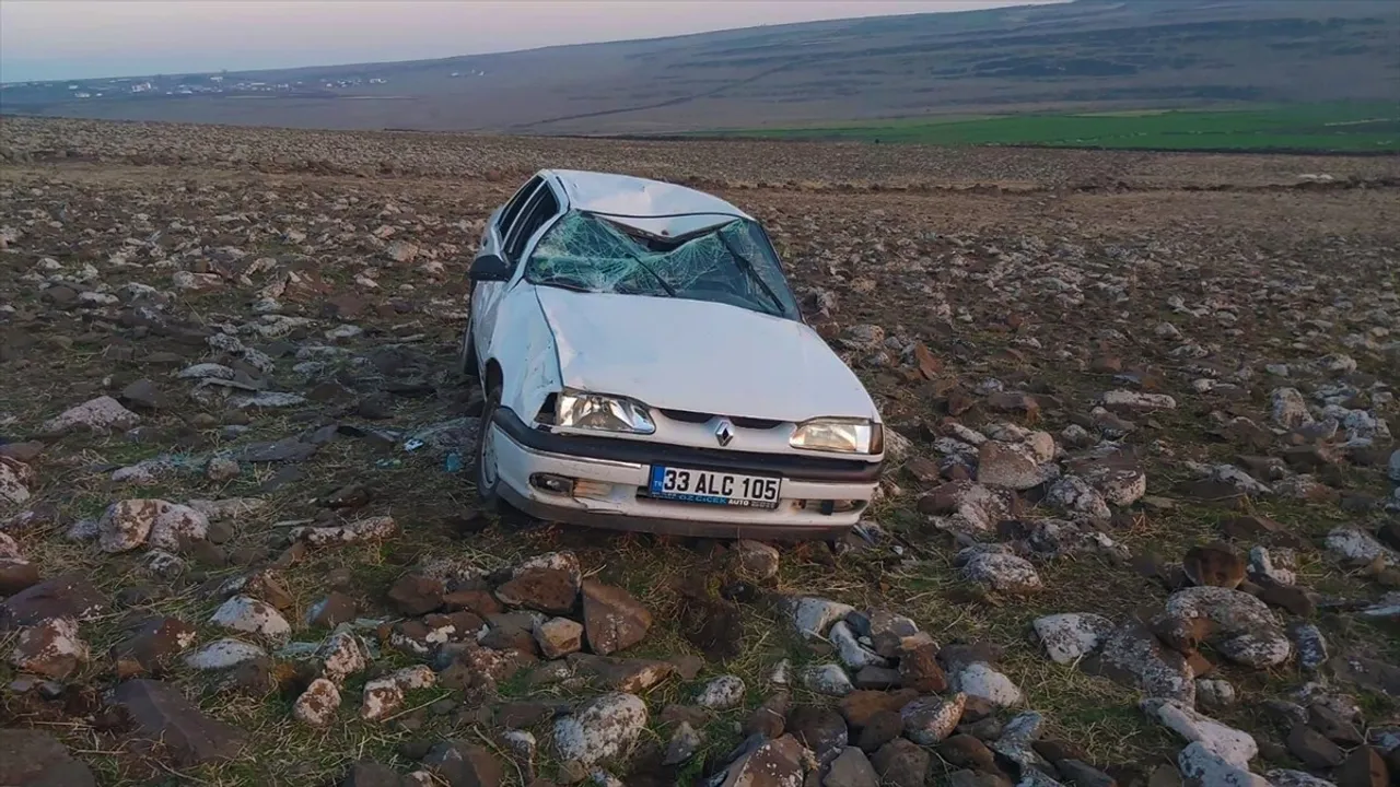 Şanlıurfa'da Şarampole Devrilen Otomobilde 7 Kişi Yaralandı