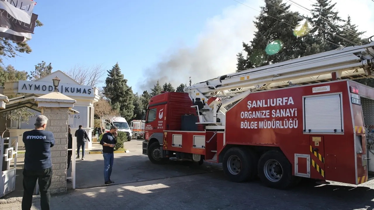 Şanlıurfa'daki Tekstil Fabrikasında Yangın Kontrol Altına Alındı