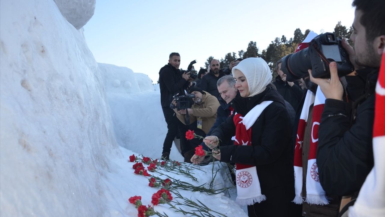 Sarıkamış'ta Şehitler İçin 'Kardan Heykeller Sergisi' Açıldı