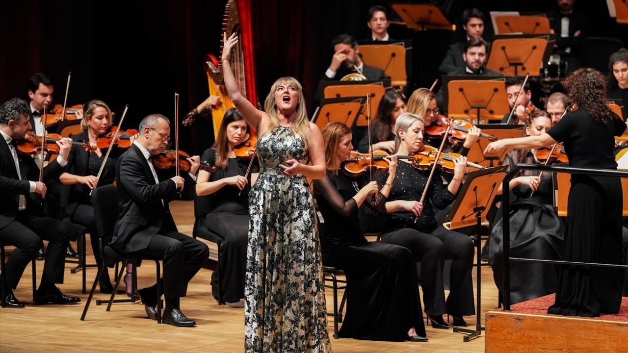 Sinead Campbell Wallace İstanbul'da Unutulmaz Bir Konser Verdi