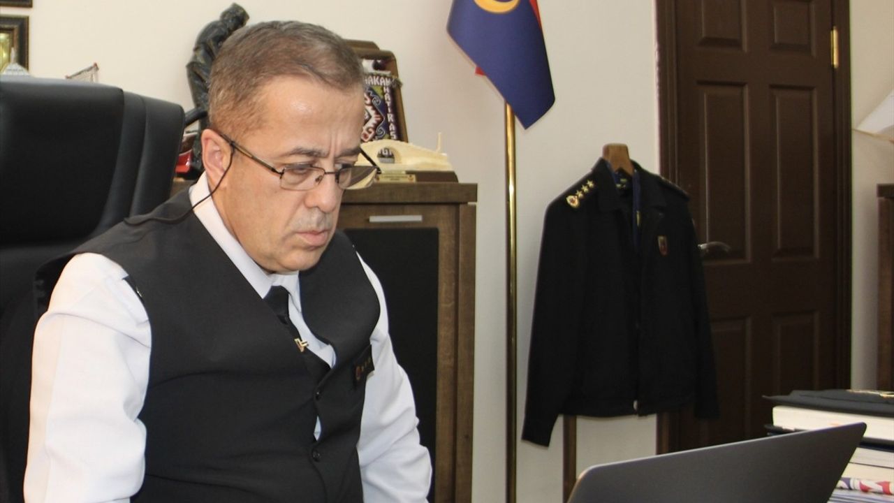 Sinop İl Jandarma Komutanı Hakan Başaklıgil, AA'nın 'Yılın Kareleri' Oylamasına Katıldı