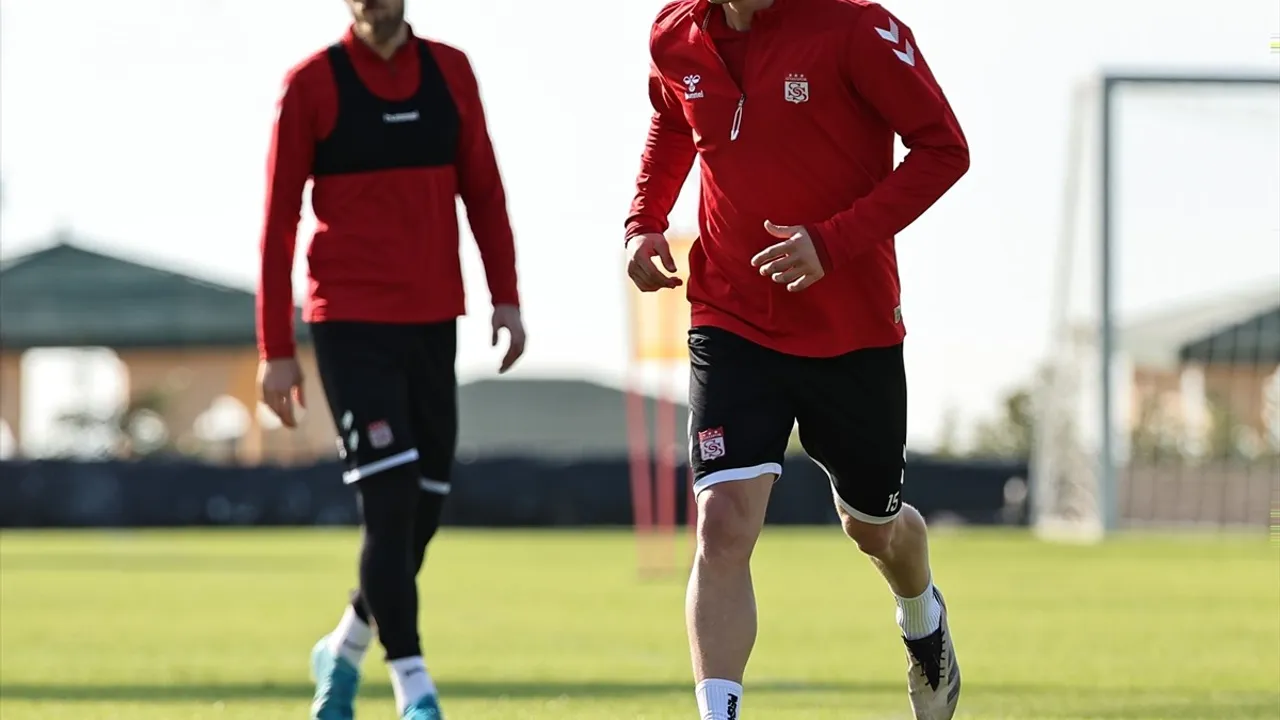 Sivasspor Antalya Kampında Hız Kesmemiyor