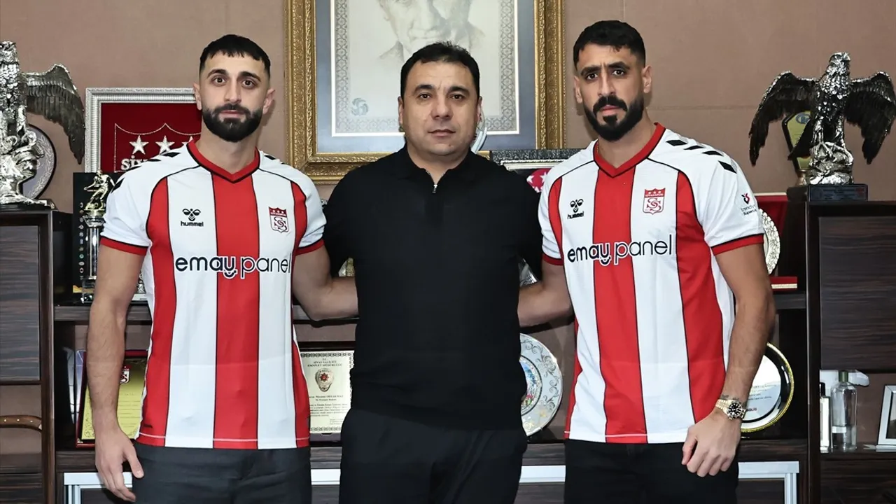 Sivasspor, Efkan Bekiroğlu ve Tolga Ciğerci'yi Kadrosuna Kattı