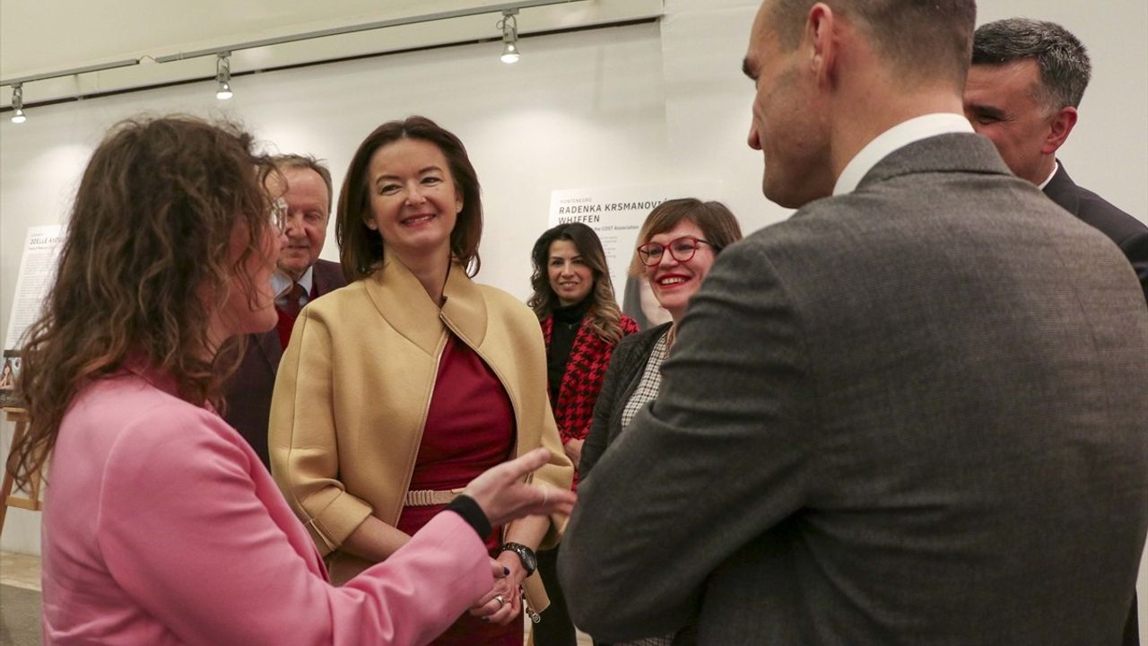 Slovenya Dışişleri Bakanı Fajon, 'Akdeniz'in Marie Curie'leri' Sergisinin Açılışına Katıldı