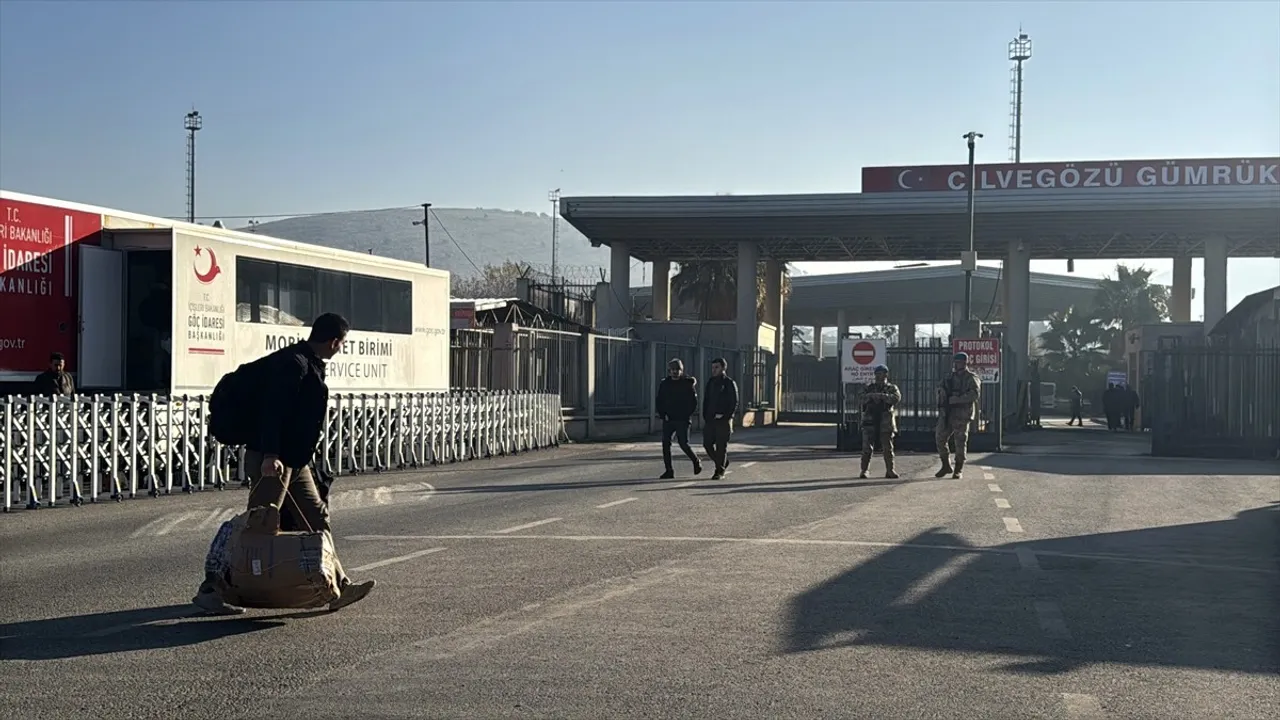 Suriyelilerin Hatay'daki Sınır Kapılarından Ülkelerine Dönüşü Devam Ediyor