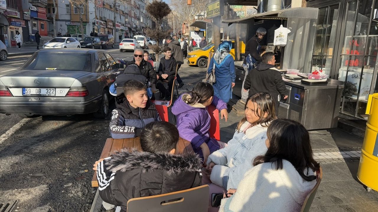 Tekirdağ'da Takdir Belgesiyle Kokoreç İkramı: Başarıya Lezzetli Bir Kutlama