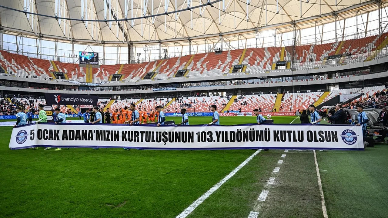 Trendyol Süper Lig: RAMS Başakşehir, Adana Demirspor'u İlk Yarıda Geçti