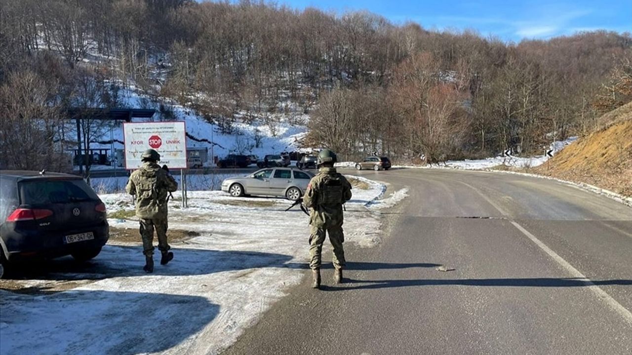 Türk Askeri Kosova'da Sırbistan Sınırında Devriye Faaliyetlerine Devam Ediyor